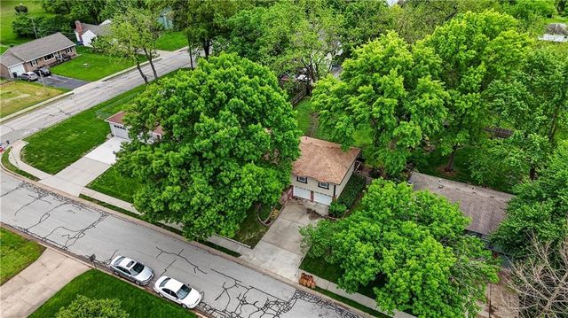 9707 W 56th Terrace, Merriam, KS 66203