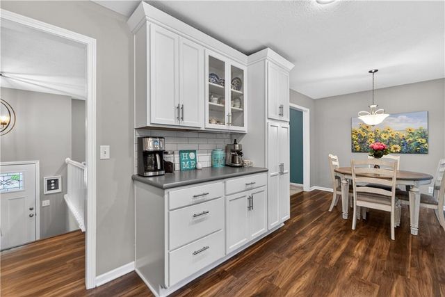 9707 W 56th Terrace, Merriam, KS 66203