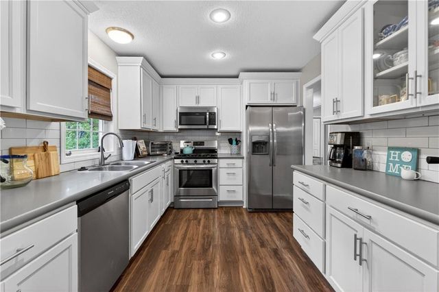 9707 W 56th Terrace, Merriam, KS 66203