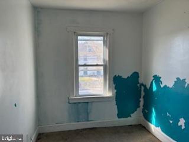 273 N BROAD ST, Carneys Point, NJ 08069