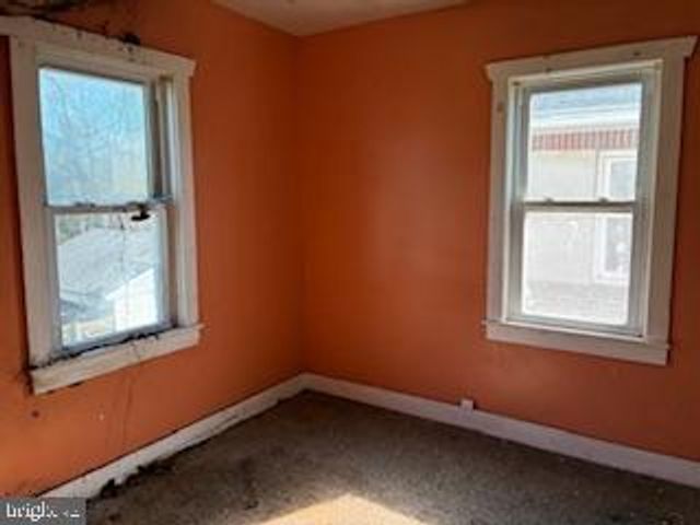 273 N BROAD ST, Carneys Point, NJ 08069