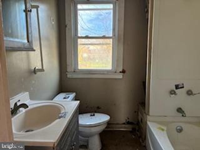 273 N BROAD ST, Carneys Point, NJ 08069