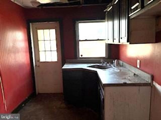 273 N BROAD ST, Carneys Point, NJ 08069