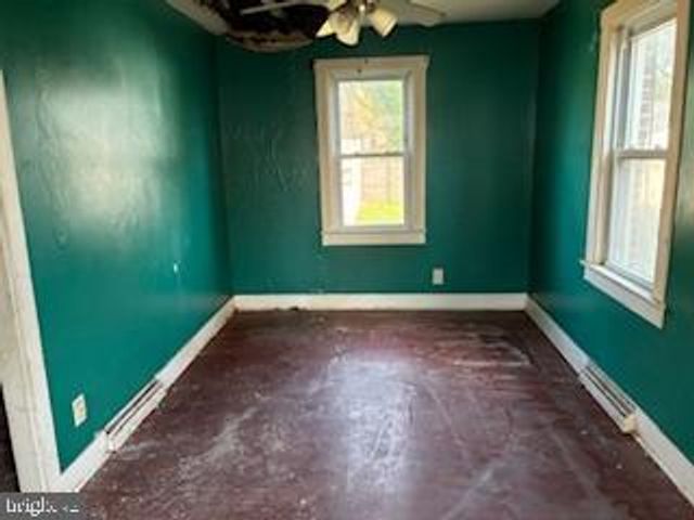 273 N BROAD ST, Carneys Point, NJ 08069