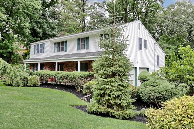 32 Newport Avenue, Tappan, NY 10983