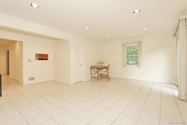 32 Newport Avenue, Tappan, NY 10983