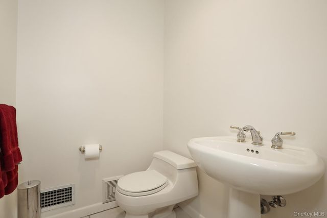32 Newport Avenue, Tappan, NY 10983