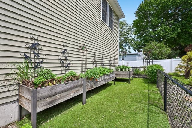 12 Autumn St, Billerica, MA 01821