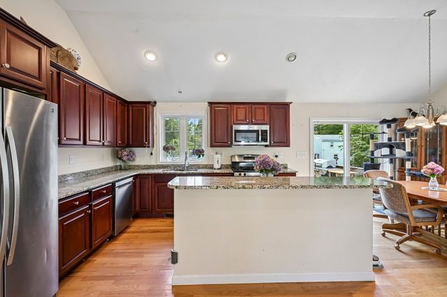 12 Autumn St, Billerica, MA 01821