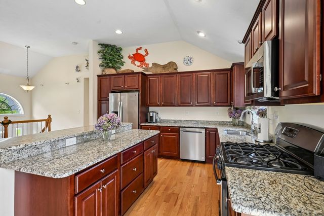 12 Autumn St, Billerica, MA 01821