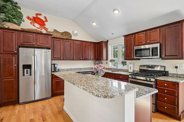 12 Autumn St, Billerica, MA 01821