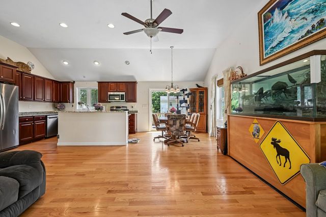 12 Autumn St, Billerica, MA 01821