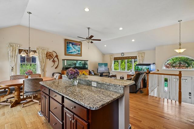 12 Autumn St, Billerica, MA 01821