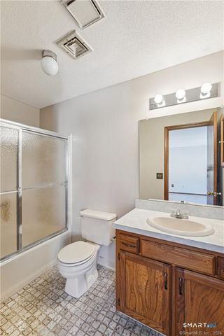 17 Oak Forest Drive 2, Manchester, CT 06042