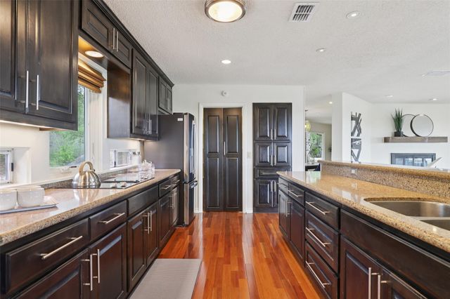 714 Starcrest DR, New Braunfels, TX 78130