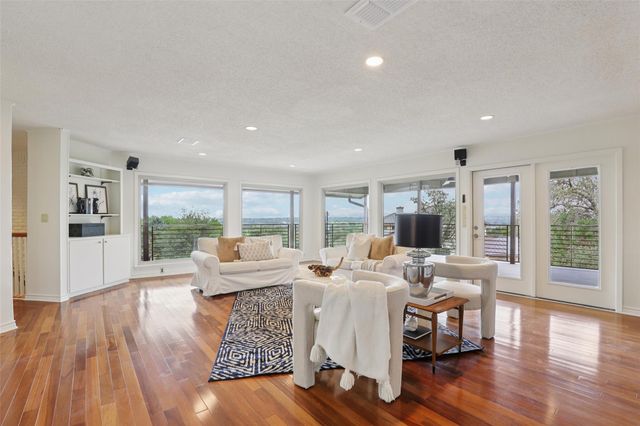 714 Starcrest DR, New Braunfels, TX 78130
