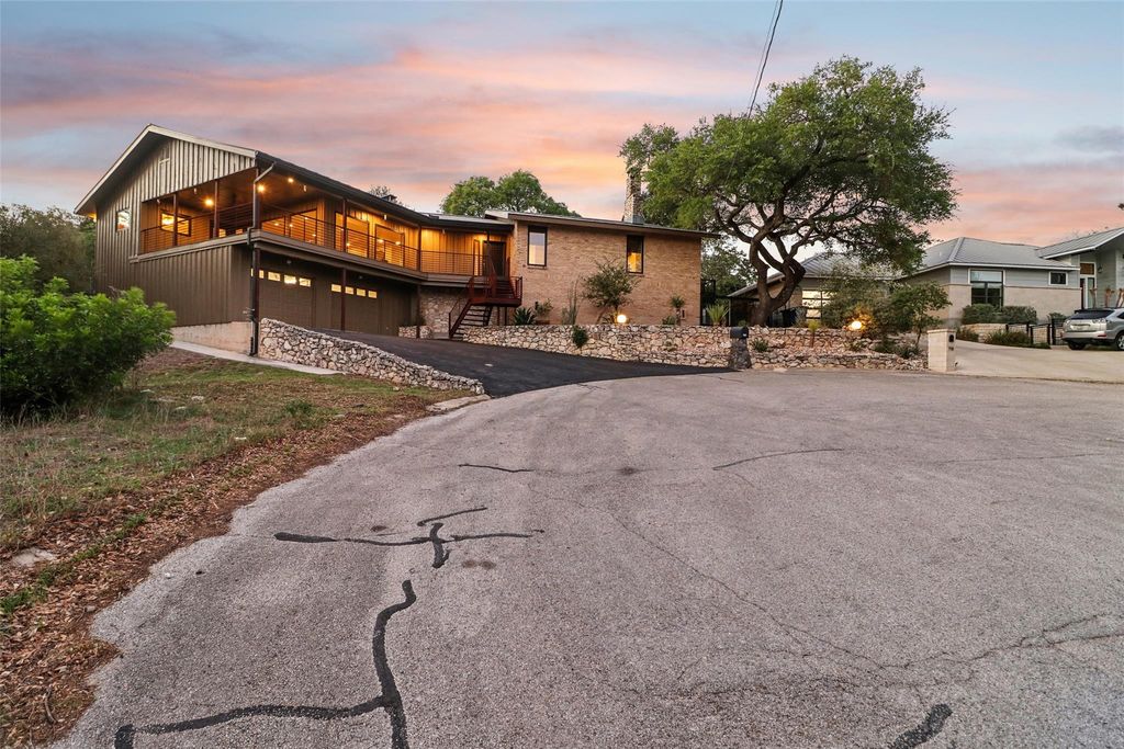 714 Starcrest DR, New Braunfels, TX 78130