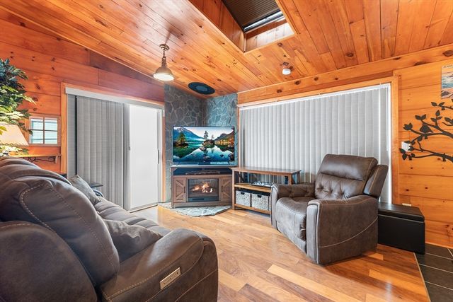 111 Shore Ave, Swansea, MA 02777