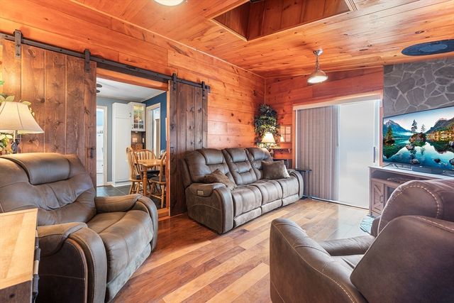 111 Shore Ave, Swansea, MA 02777