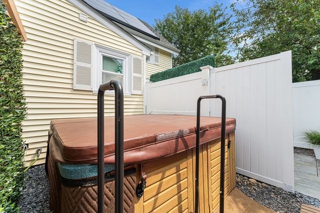 111 Shore Ave, Swansea, MA 02777