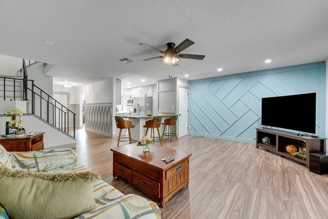 21691 Cypress Road 16c, Boca Raton, FL 33433