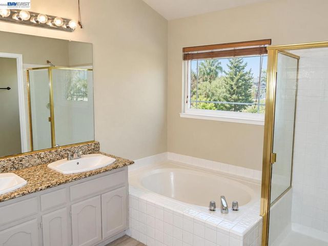 1825 Mark Mead Ln, Modesto, CA 95356