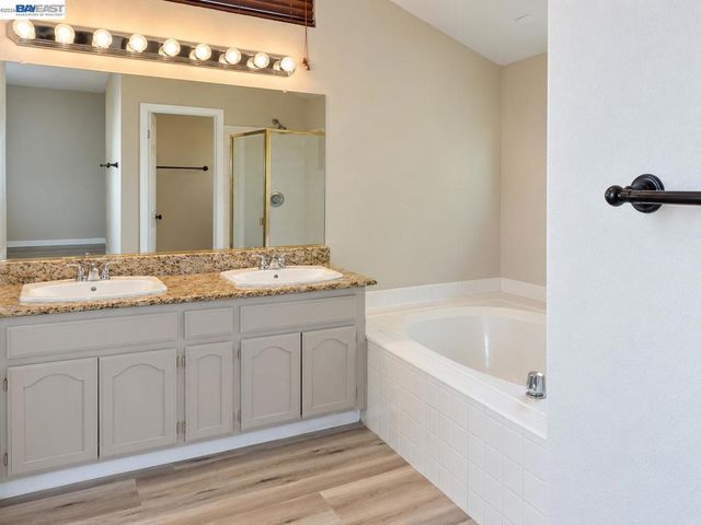 1825 Mark Mead Ln, Modesto, CA 95356