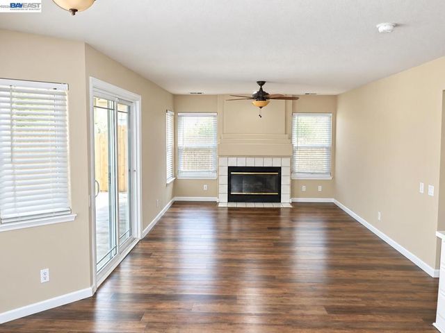 1825 Mark Mead Ln, Modesto, CA 95356
