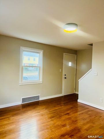 10 Baltic Street 12, Hartford, CT 06112