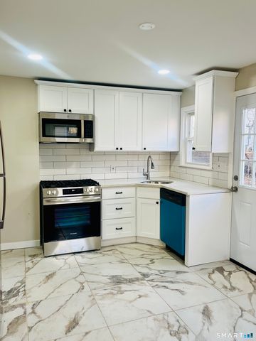 10 Baltic Street 12, Hartford, CT 06112