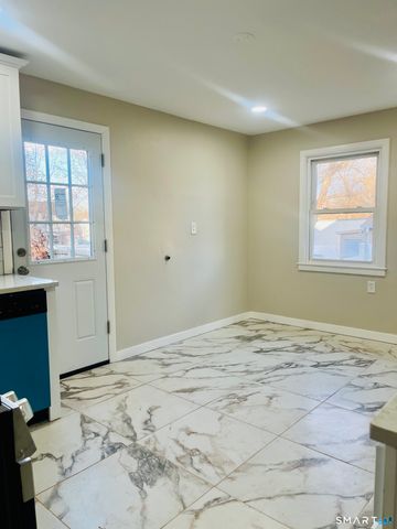 10 Baltic Street 12, Hartford, CT 06112