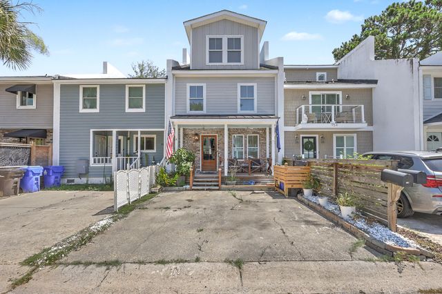 952 Myrtle Court, Mount Pleasant, SC 29464
