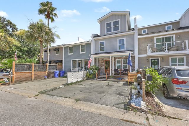 952 Myrtle Court, Mount Pleasant, SC 29464