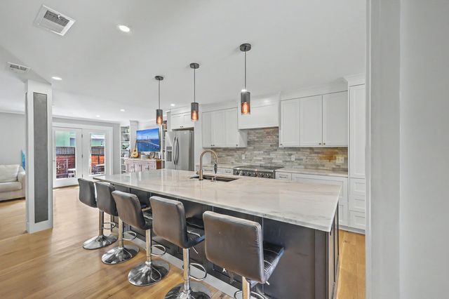 952 Myrtle Court, Mount Pleasant, SC 29464