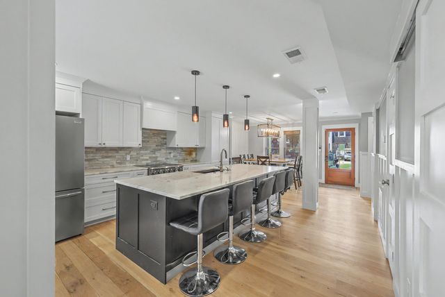 952 Myrtle Court, Mount Pleasant, SC 29464