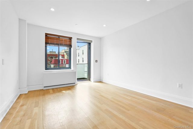 2343 31st Road 3B, Astoria, NY 11106