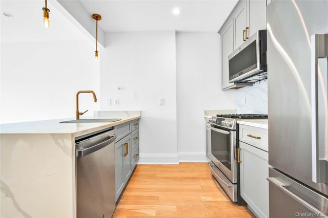 2343 31st Road 3B, Astoria, NY 11106