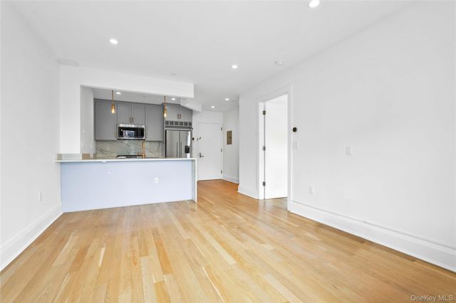 2343 31st Road 3B, Astoria, NY 11106