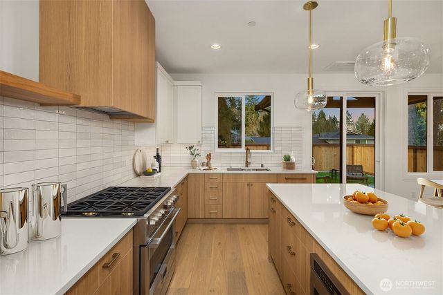 13742 NE 101st Street, Kirkland, WA 98033