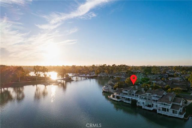 25 LakeView 60, Irvine, CA 92604
