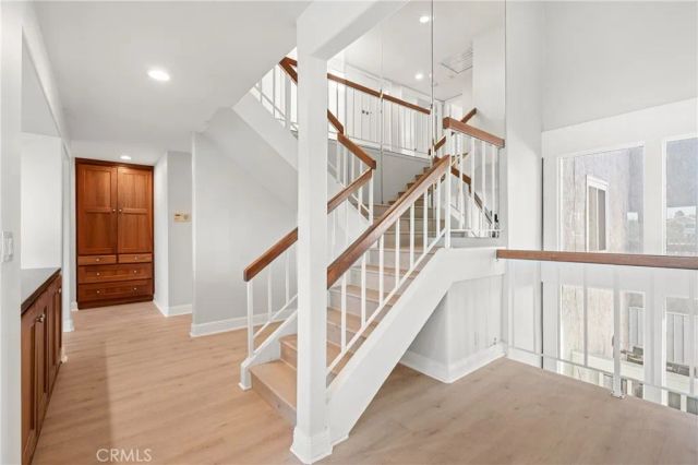 25 LakeView 60, Irvine, CA 92604