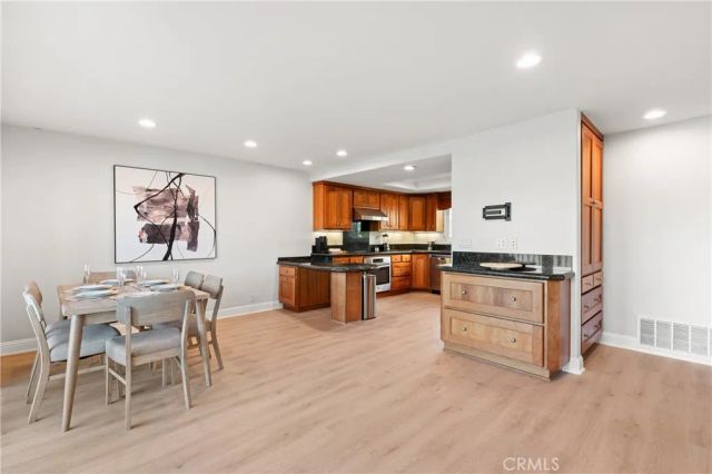 25 LakeView 60, Irvine, CA 92604
