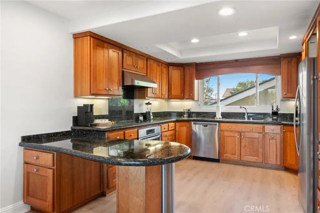 25 LakeView 60, Irvine, CA 92604
