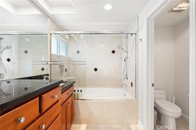 25 LakeView 60, Irvine, CA 92604