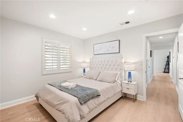 25 LakeView 60, Irvine, CA 92604