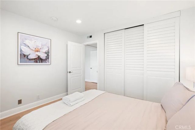 25 LakeView 60, Irvine, CA 92604