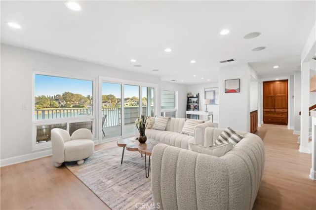 25 LakeView 60, Irvine, CA 92604