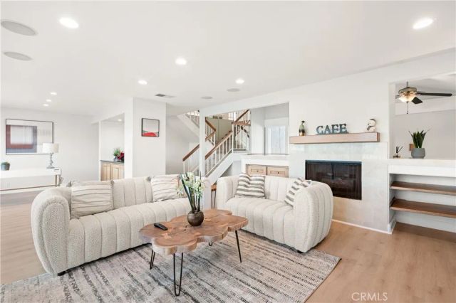 25 LakeView 60, Irvine, CA 92604
