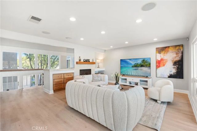 25 LakeView 60, Irvine, CA 92604