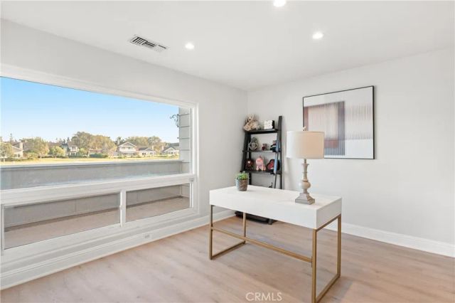 25 LakeView 60, Irvine, CA 92604